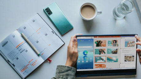 windows-me4HT8AX4Ls-unsplash